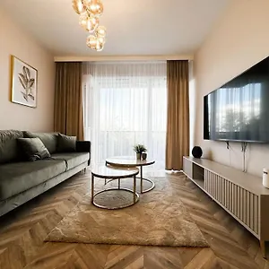 Balcony & Parking, Modern Elegant Apartment! Near Tram Apartament Wrocław